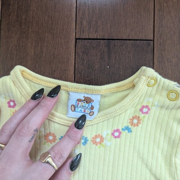 4/$25 KIDS DITSY FLORAL DETAIL VINTAGE TSHIRT - Picture 2 of 2